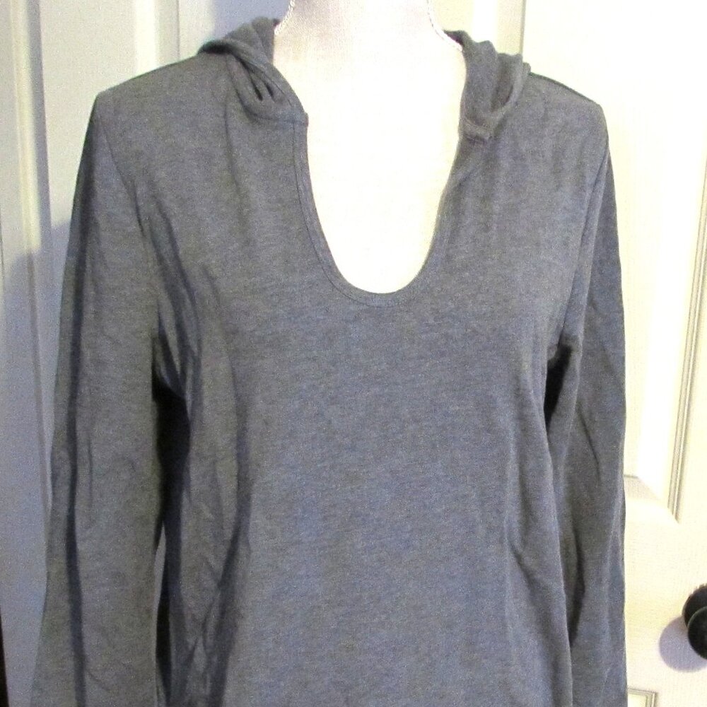 Barefoot Dreams Women's Gray Hooded Scoop Neck Top